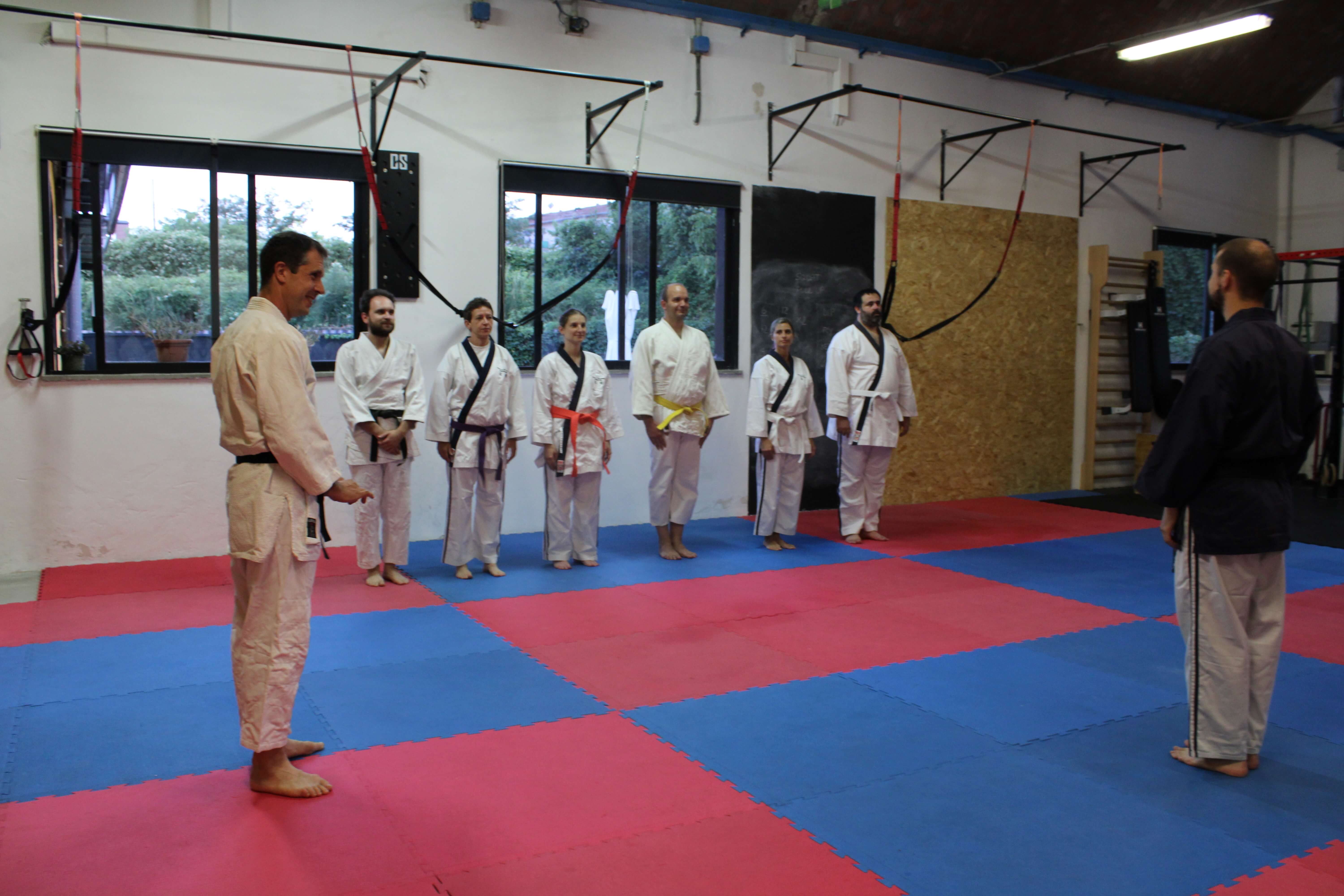 saluto iniziale del corso di jujitsu a parma